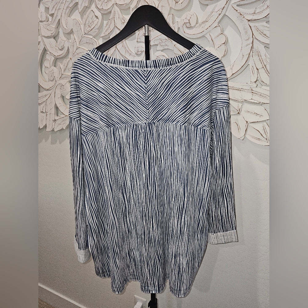 NWT Westbound Flattering Navy and White Striped Comfy Blouse. 2X - Picture 3 of 5